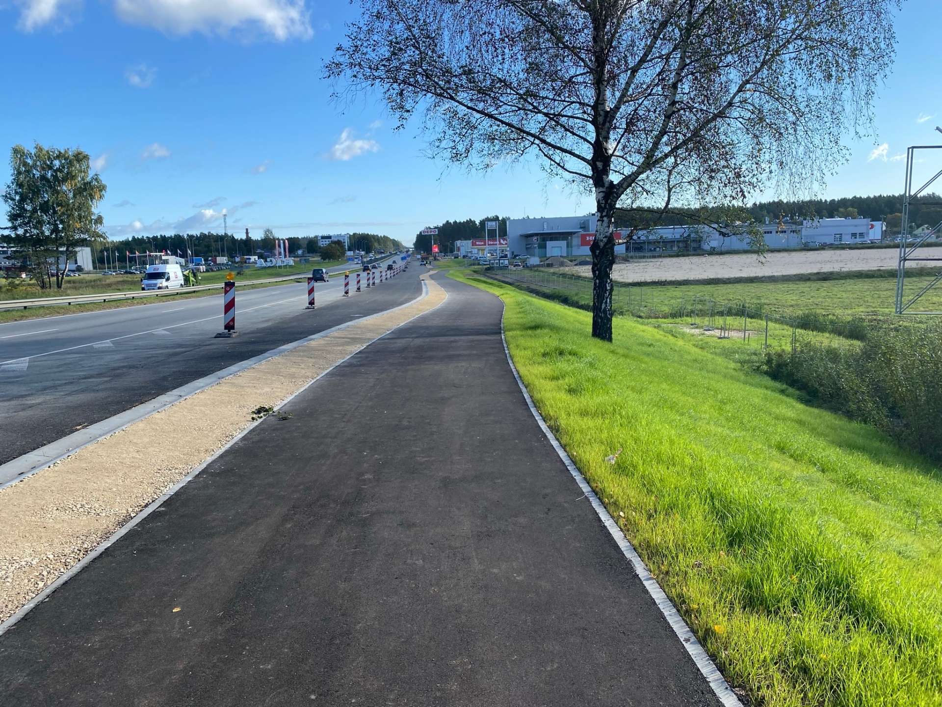 A2 pievedceļš un tirdzniecības centra teritorijas sagatavošana, Berģi